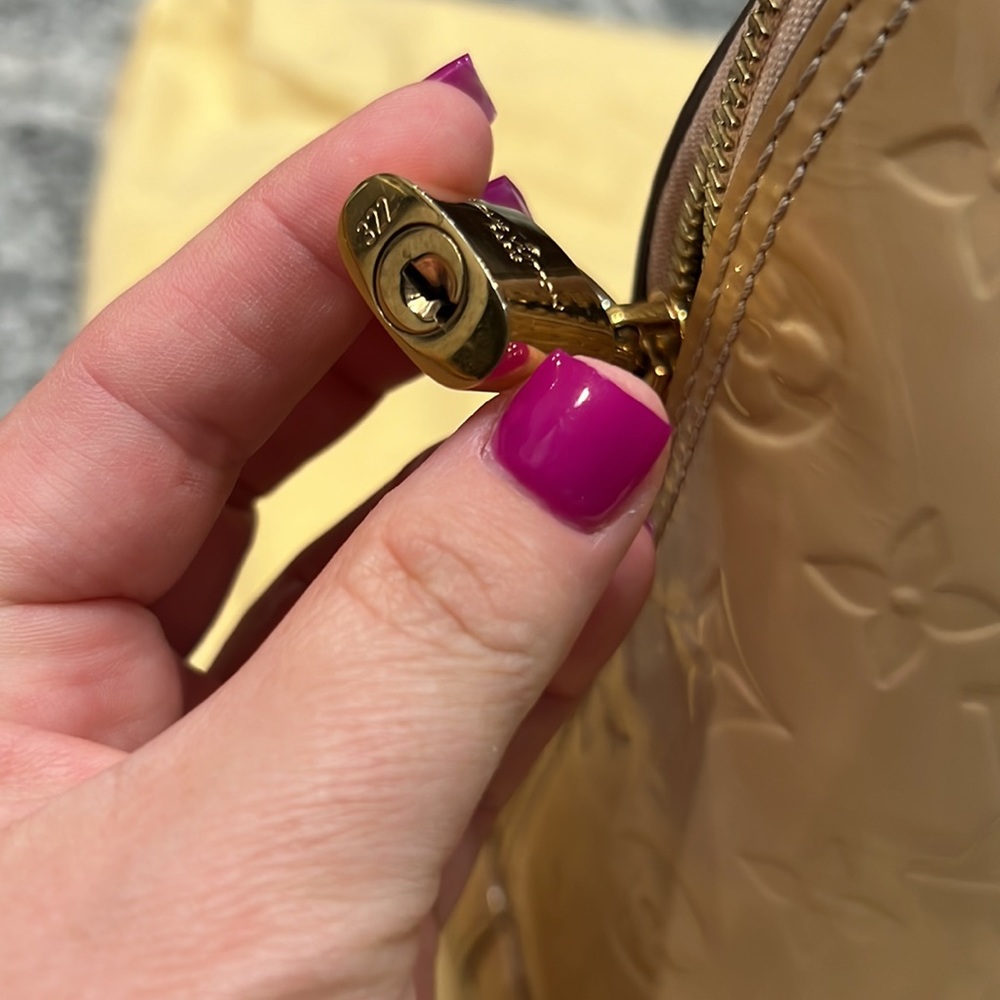 Louis Vuitton Patent Alma PM in Beige Nude - Picture 6 of 16
